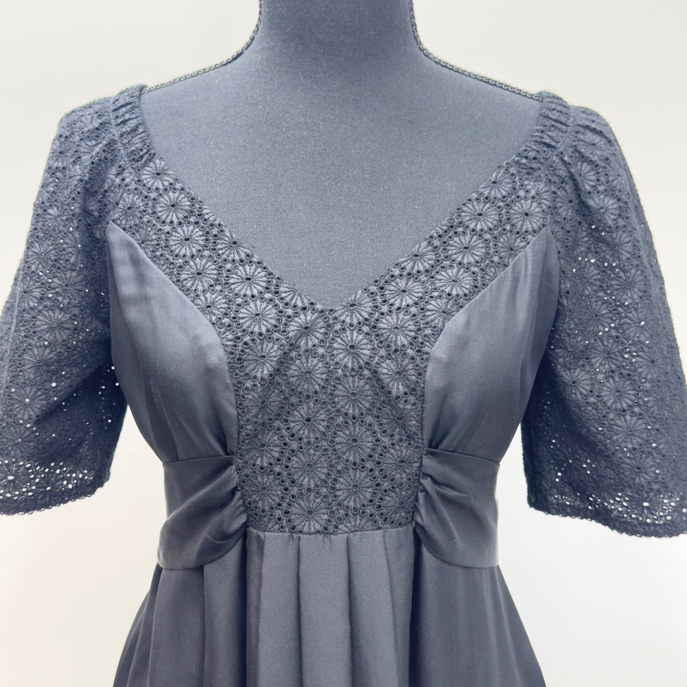 Banana Republic Black Dress 100% Silk Cotton Eyelet Puff Sleeve‎ Tie Back Size 2 - Picture 2 of 10